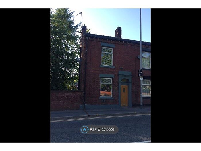 2 Bedroom End Of Terrace House To Rent In Shaw Road, Royton, Oldham, OL2