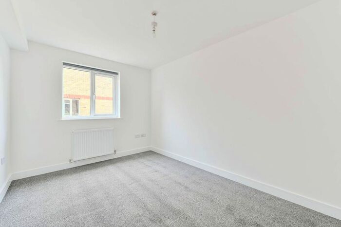1 Bedroom Flat To Rent In Peckham Rye, Peckham Rye, London, SE15