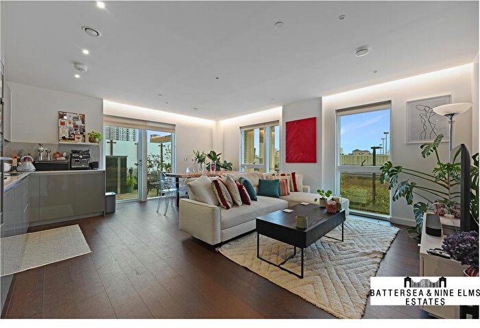 2 Bedroom Flat To Rent In Kennedy Building, Lexington Gardens, SW11