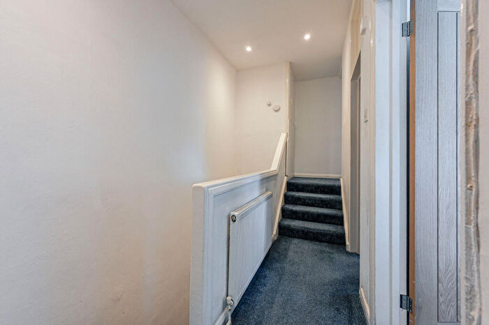 3 Bedroom Flat For Sale In Hither Green Lane, Hither Green, London, SE13