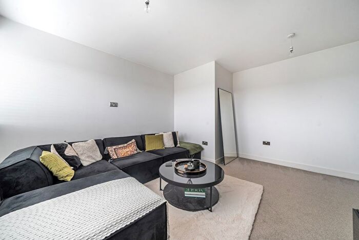 2 Bedroom Flat For Sale In Hitchin Road, Arlesey, SG15