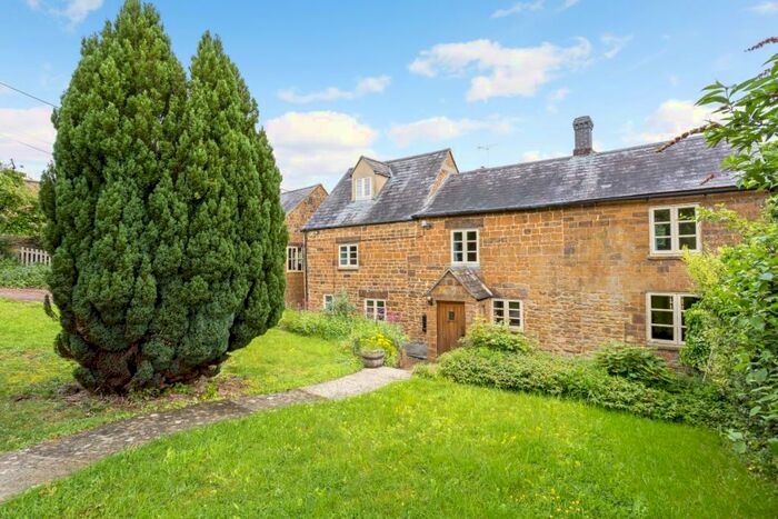 5 Bedroom Detached House To Rent In School Lane Ratley, OX15