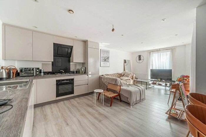 3 Bedroom Flat To Rent In High Street, Harrow, HA3