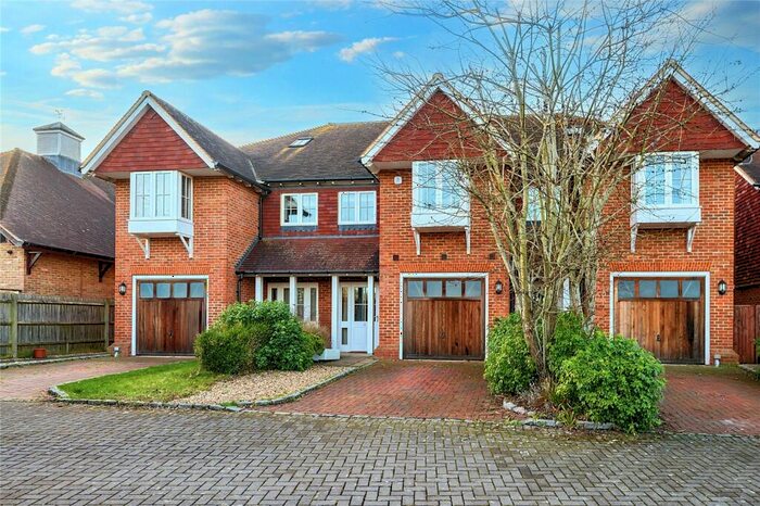 4 Bedroom House For Sale In Bowling Green, Compton, Guildford, Surrey, GU3