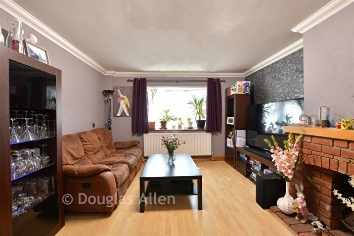 3 Bedroom End Of Terrace House For Sale In Hollands Walk, Basildon, Essex, SS16