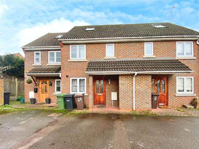 3 Bedroom Terraced House To Rent In Waverley Road, St. Albans, Hertfordshire, AL3