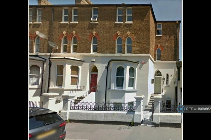 2 Bedroom Flat To Rent In New Pharos House, Dover, CT17