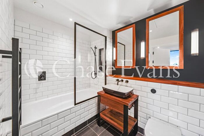 2 Bedroom Apartment To Rent In Merino Wharf, London Dock, Wapping, E1W