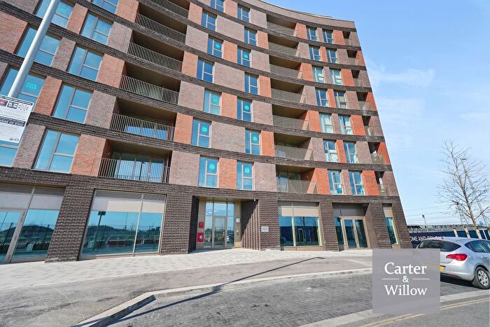 2 Bedroom Flat To Rent In Holcombe Mansions, Mulberry Circus, Barking, IG11