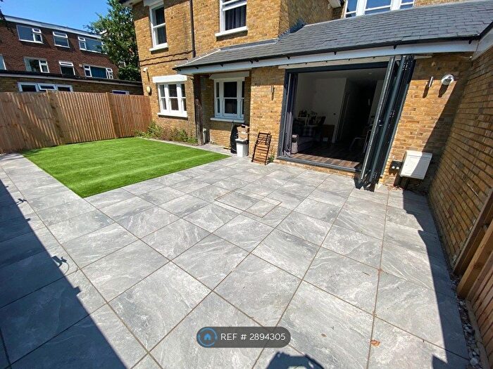 2 Bedroom Maisonette To Rent In Warham Road, South Croydon East Croydon, Victoria, Purley, CR2