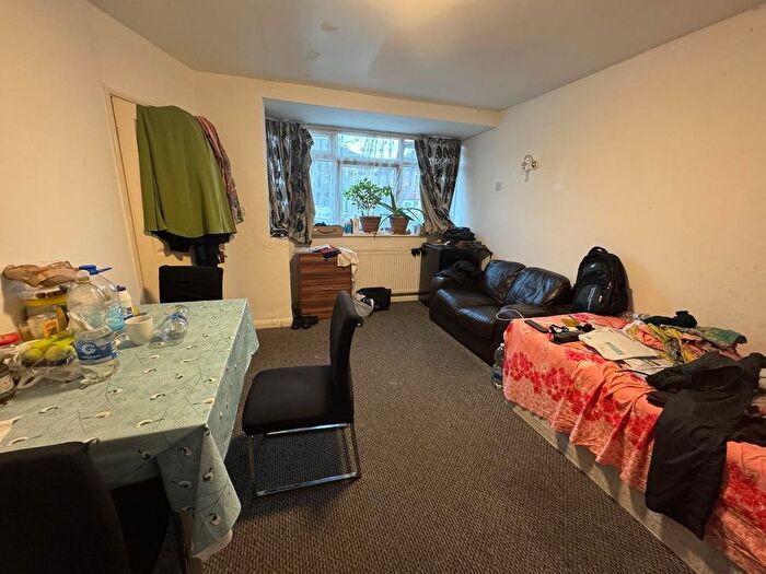 3 Bedroom Semi-Detached House To Rent In Woodstock Gardens, Hayes, UB4