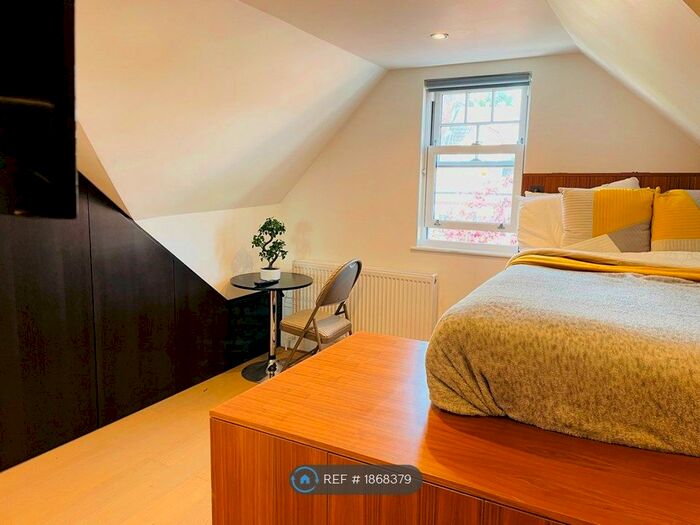 Studio To Rent In Dennington Park Road, London, NW6