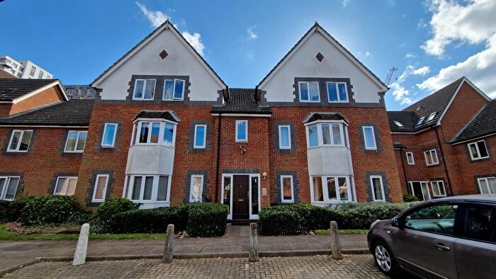 2 Bedroom Flat For Sale In Bedroom Apartment, Stratheden Place, Reading, RG1