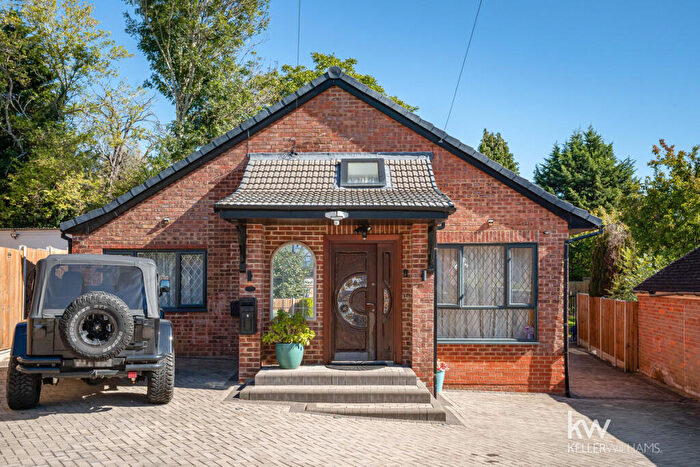 3 Bedroom Bungalow For Sale In Preston Gardens, Luton, LU2