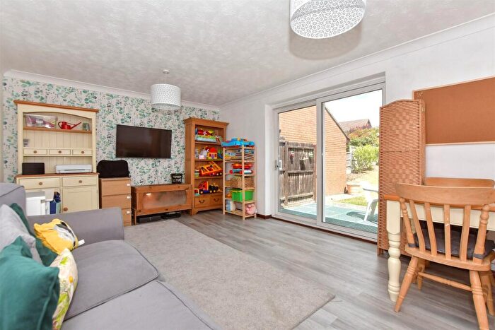 2 Bedroom Detached Bungalow For Sale In Broad Oaks, Wickford, Essex, SS12