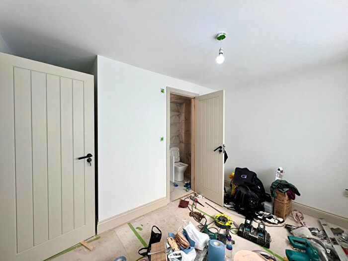 5 Bedroom Semi-Detached House To Rent In Everest Road, Staines, TW19