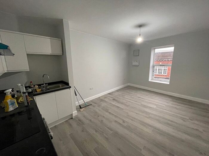 2 Bedroom Flat To Rent In Market Place, Wednesbury, WS10