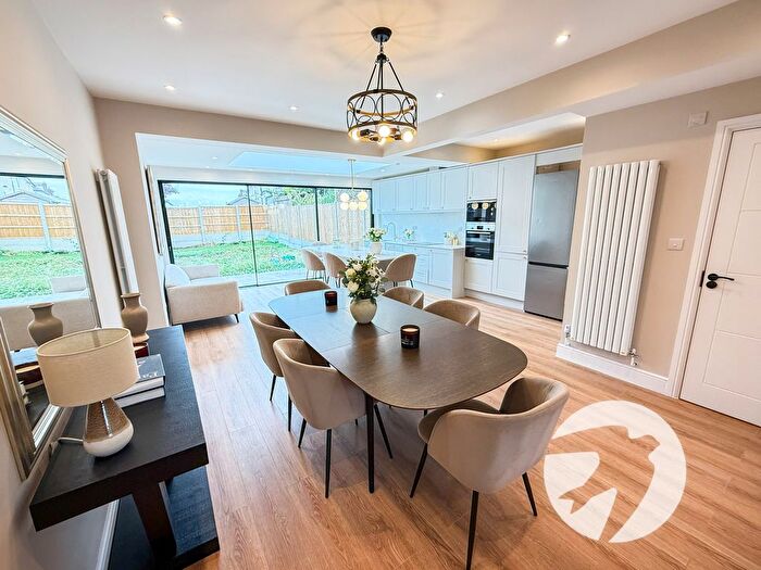 5 Bedroom Terraced House For Sale In Glenesk Road, London, SE9