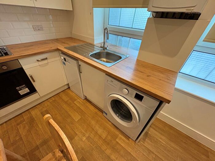 Flat To Rent In Wapping Lane, Tower Hamlets, London, E1W