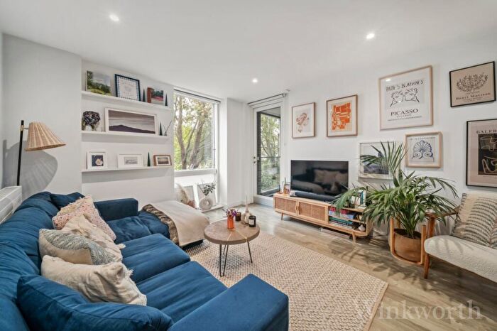 1 Bedroom Apartment For Sale In Woods Road, London, SE15