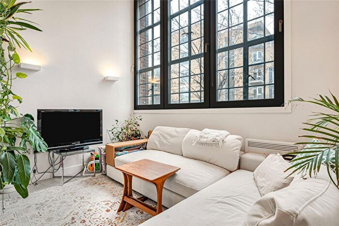 2 Bedroom Flat To Rent In Richmond Road, London, E8