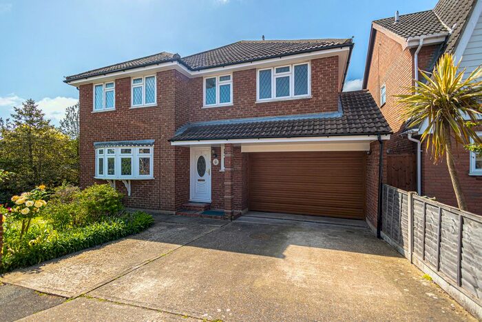4 Bedroom Detached House To Rent In Elmhurst Avenue, Benfleet, SS7