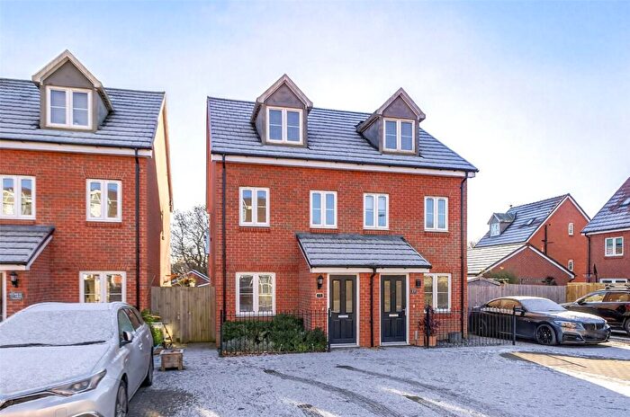 3 Bedroom Semi Detached House For Sale In Daffodil Road, Worthing, West Sussex, BN13