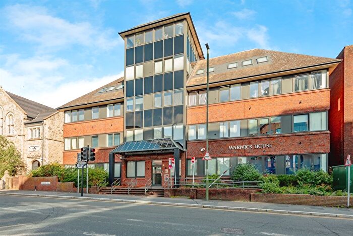 1 Bedroom Flat For Sale In Station Road, Redhill, RH1