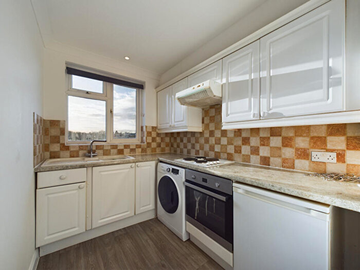 Flat To Rent In Ravensbourne Road, Bromley, Kent, BR1
