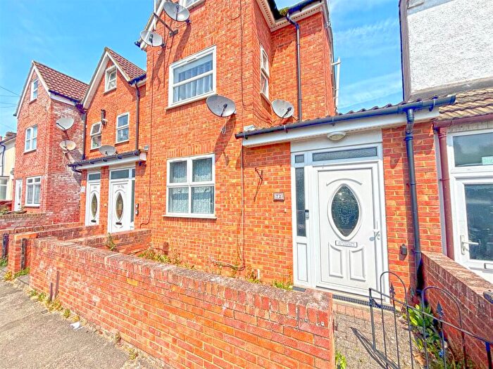 3 Bedroom Flat For Sale In Stafford Street, Gillingham, ME7