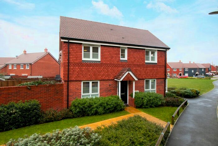 3 Bedroom Detached House To Rent In Hadaway Road, Maidstone, Kent, ME17