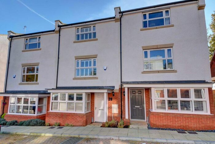4 Bedroom Town House To Rent In Lane End Village, HP14