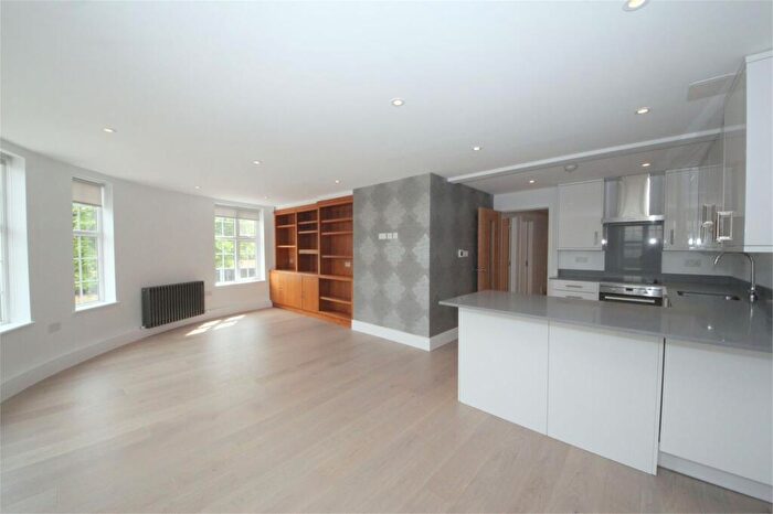 2 Bedroom Flat To Rent In High Street, London, N14