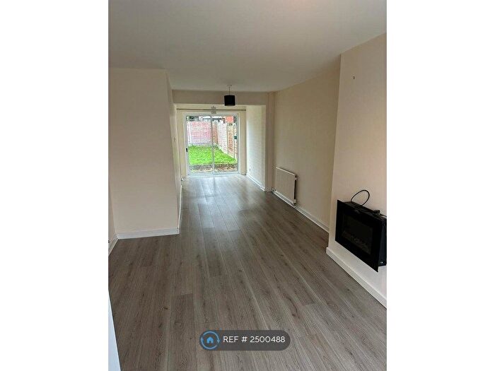 3 Bedroom Semi-Detached House To Rent In Pear Tree Crescent, Walton-Le-Dale, Preston, PR5