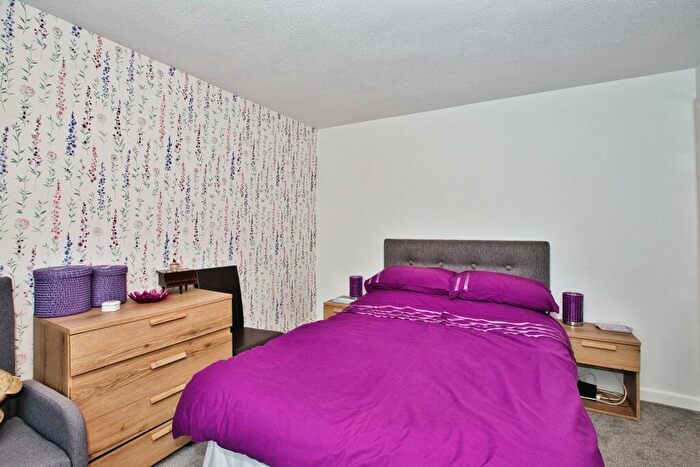 2 Bedroom Flat For Sale In Taranto Hill, Ilchester, Somerset, BA22