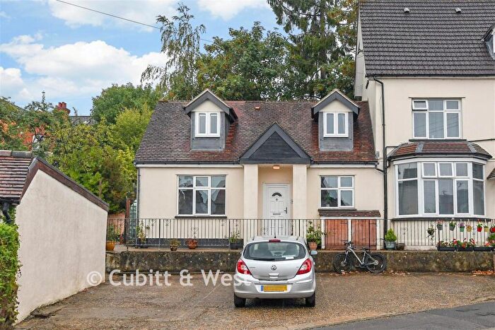 3 Bedroom Maisonette For Sale In Woodlands Avenue, Earlswood, Surrey, RH1