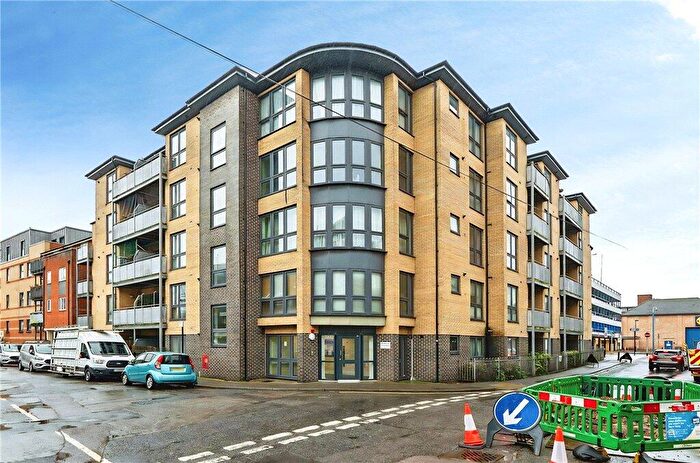 2 Bedroom Apartment For Sale In Canal Walk, Southampton, Hampshire, SO14