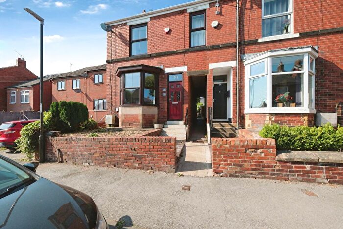 3 Bedroom Semi-Detached House For Sale In York Street, Chesterfield, S41