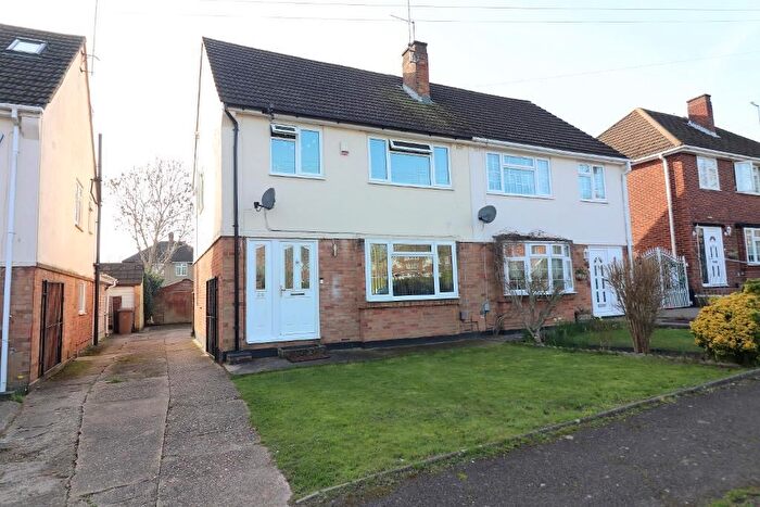 3 Bedroom Semi-Detached House For Sale In Cheviot Road, Luton, Bedfordshire, LU3