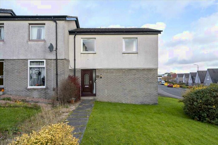 3 Bedroom End Of Terrace House To Rent In Thorndene Court, FK1