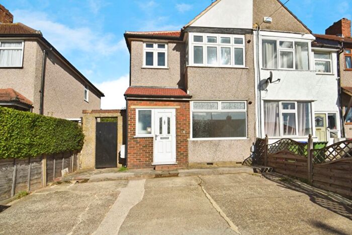 3 Bedroom End Of Terrace House To Rent In Lyndon Avenue Sidcup, DA15