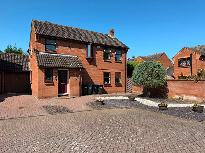 4 Bedroom Detached House For Sale In Booker Avenue, Bradwell Common, Milton Keynes, MK13