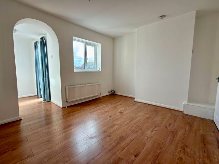 2 Bedroom Flat To Rent In South Coast Road, Peacehaven, BN10