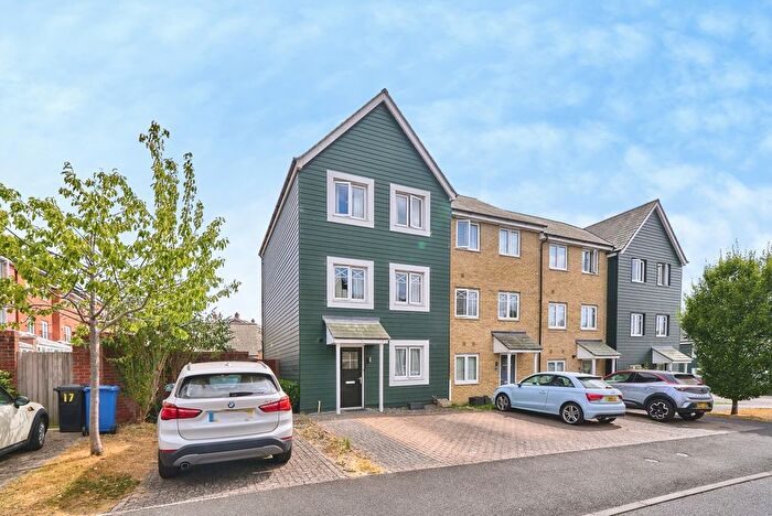 4 Bedroom End Of Terrace House For Sale In Walker Close, Fleet, Hampshire, GU52