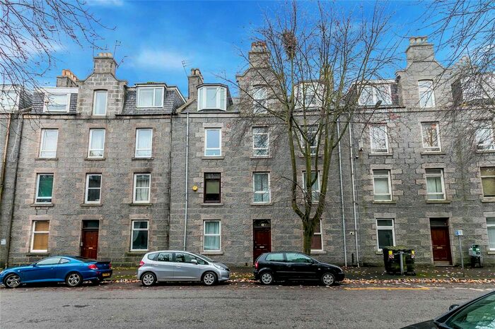 1 Bedroom Flat To Rent In Northfield Place, Top Flat Right, Aberdeen, AB25