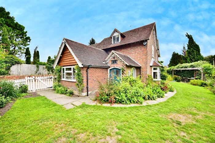 4 Bedroom Detached House For Sale In Tonbridge Road, Wateringbury, Maidstone, ME18