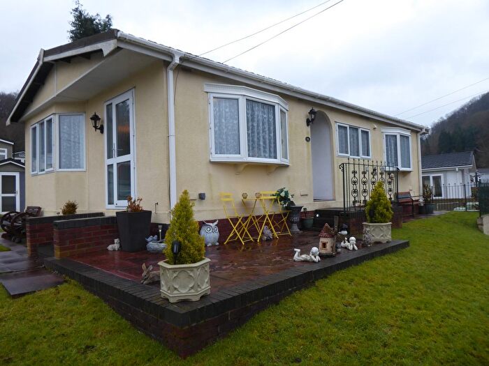 2 Bedroom Mobile/park Home For Sale In Pool View Caravan Park, Buildwas, Telford, TF8