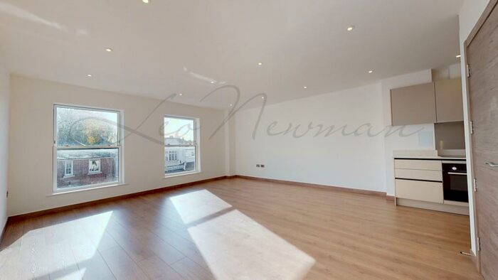 2 Bedroom Flat To Rent In High Street, Esher, Surrey, KT7