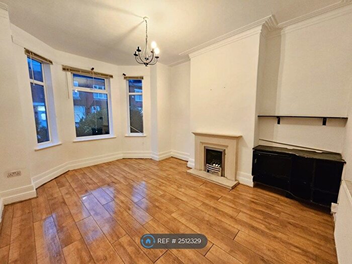 4 Bedroom Terraced House To Rent In Oak Road, Salford, M7