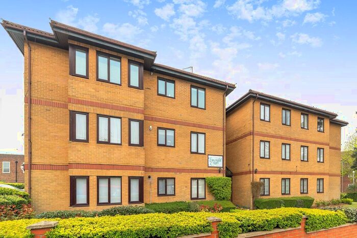 3 Bedroom Flat To Rent In Woodside Park Road, Finchley, London, N12